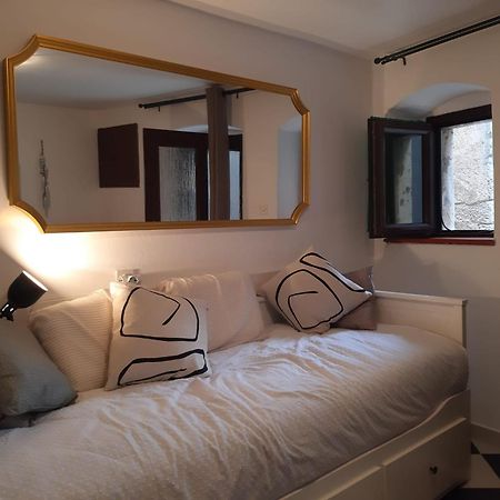 Lamar Cres Bagian luar foto