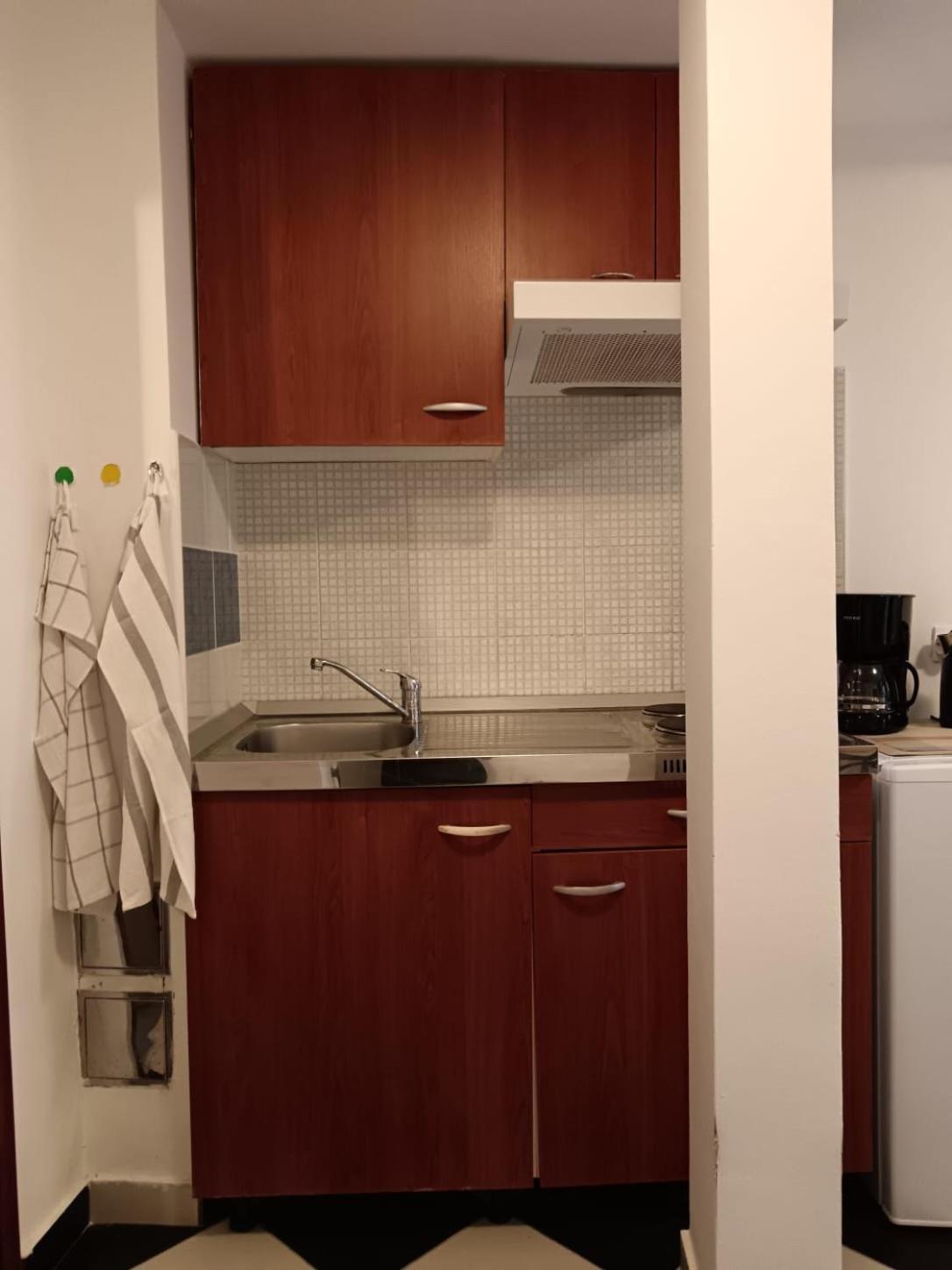 Lamar Cres Bagian luar foto