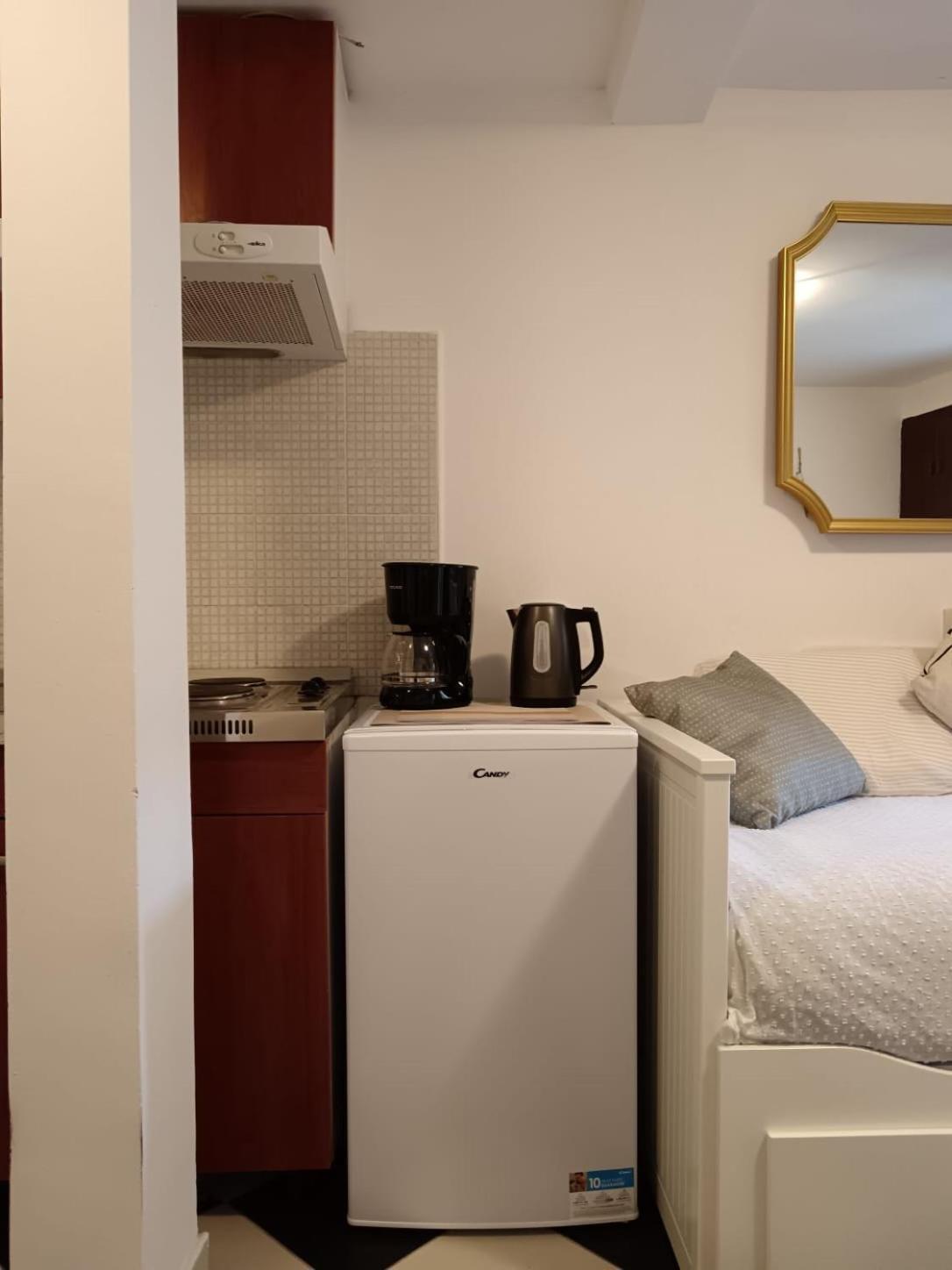 Lamar Cres Bagian luar foto